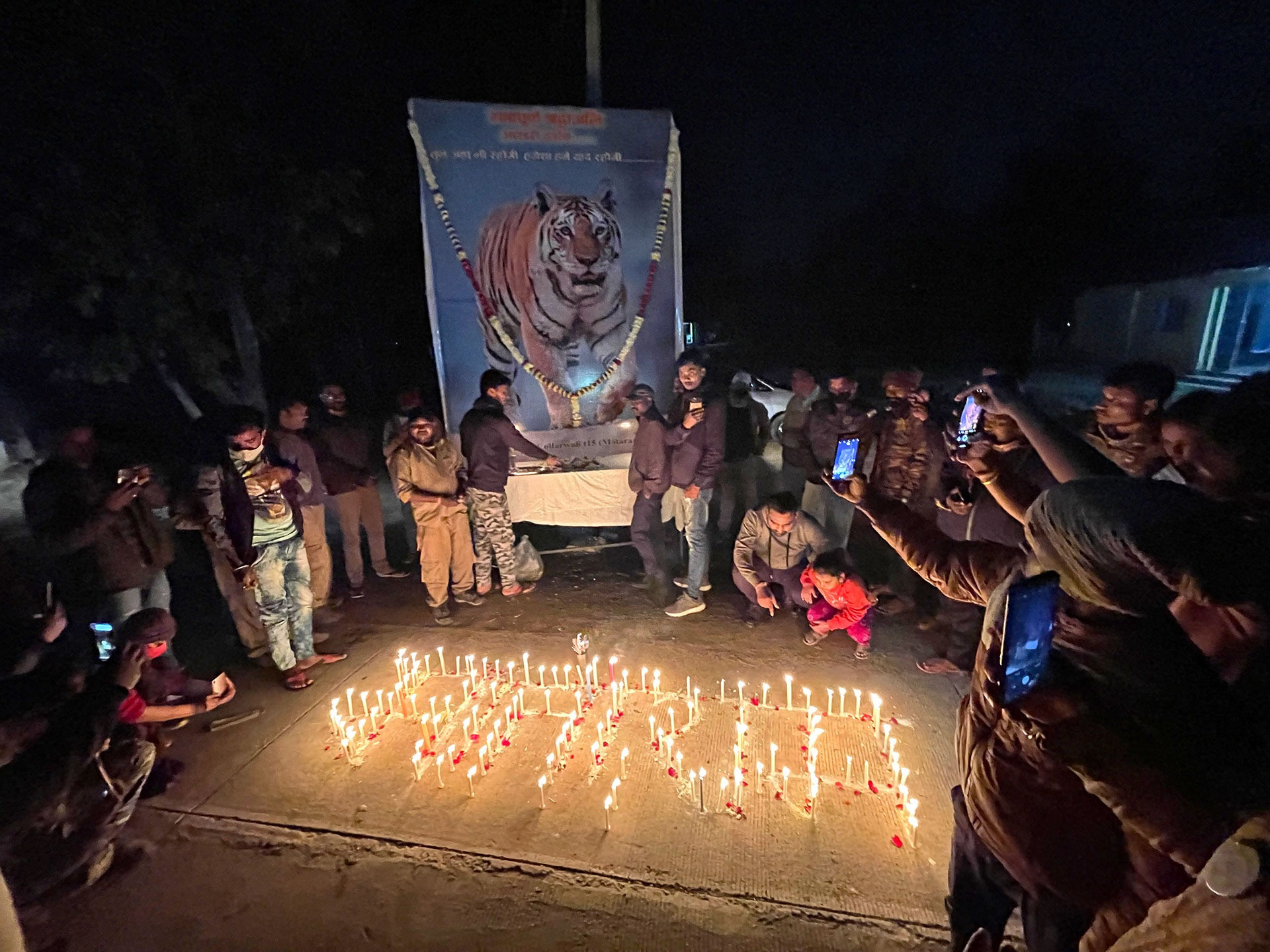 collarwali death crowd bids farewell near pench tiger reserve