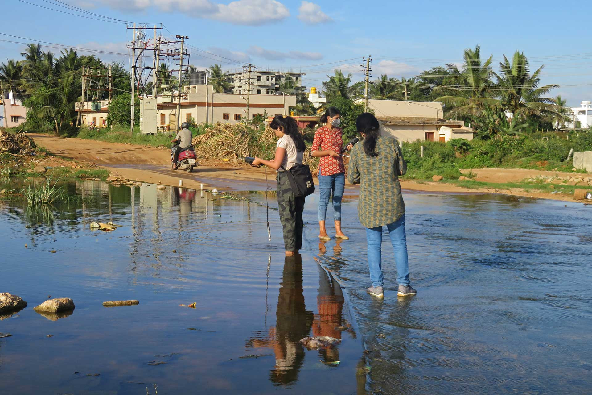 Measuring the pH of an urban lake in Bangalore city