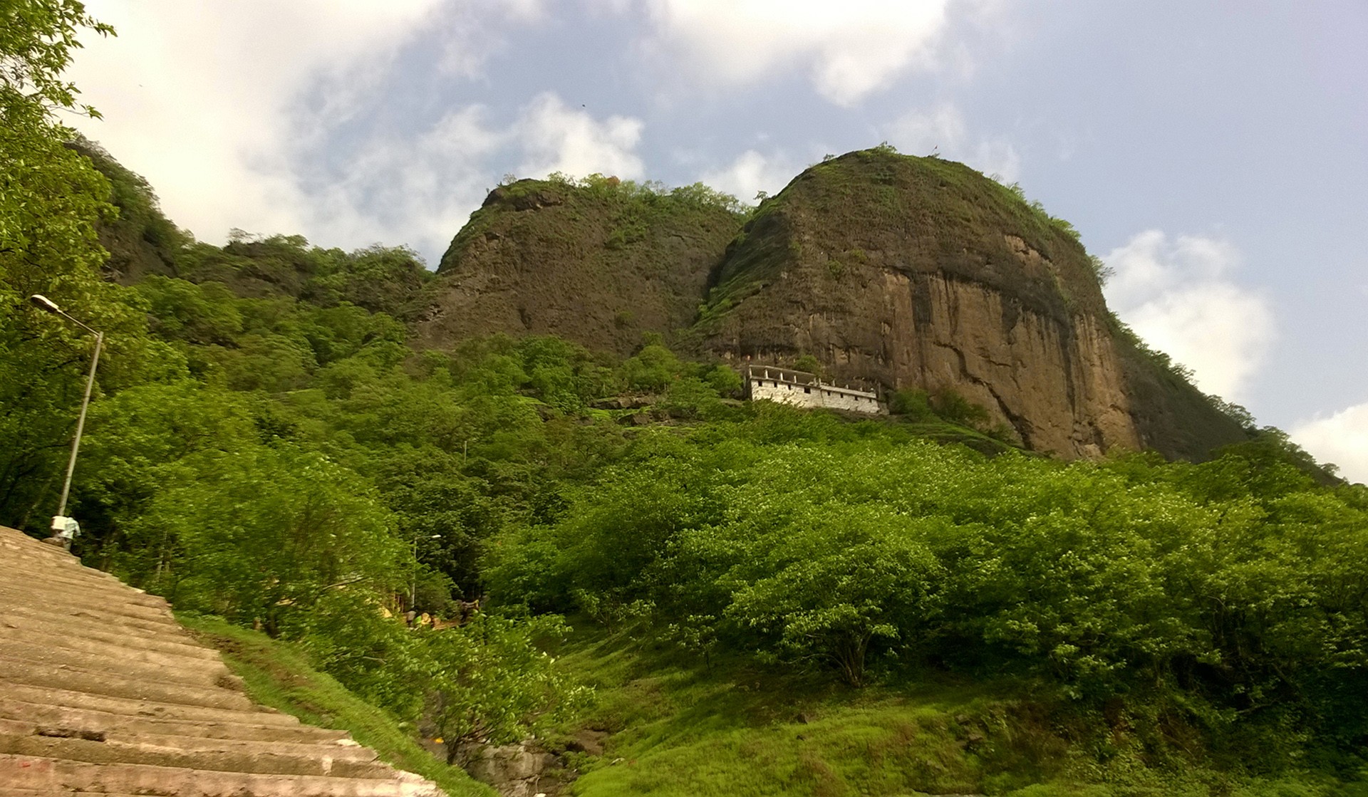 Mumbra hills rock face