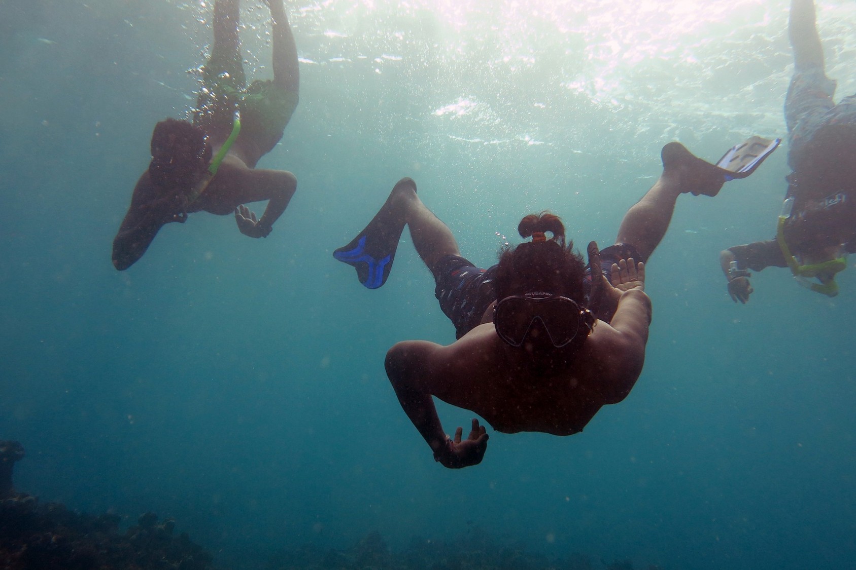 Closer to the shore, we donned our snorkels and jumped into the water. The water was crystal clear and we could see right to the sandy white bottom, 4-5m below the surface. We swam close to the boat and perpendicular to the coast, skin-diving without tanks to check for signs of seagrass or other marine life. After playing in the water like children for a while, we swam towards the breaking waves and crossed over to the shore.